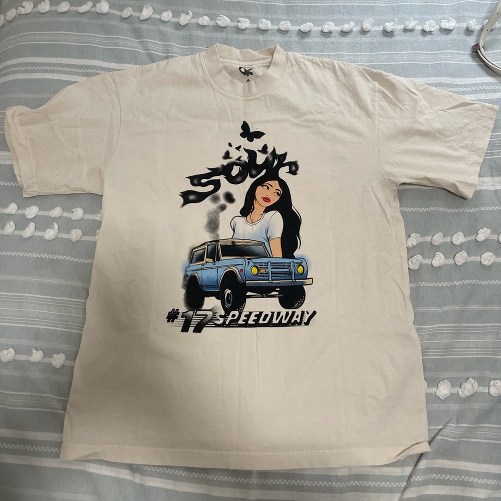 Olivia Rodrigo T-shirt size M